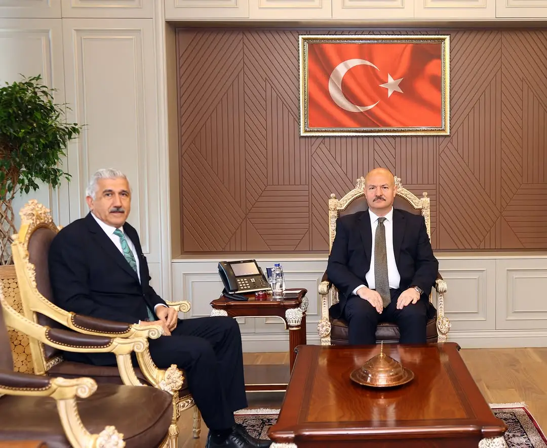 Kahta Belediye Başkanı Mehmet Can Hallaç, Adıyaman Valisi Abdullah Küçük'ü Ziyaret Etti