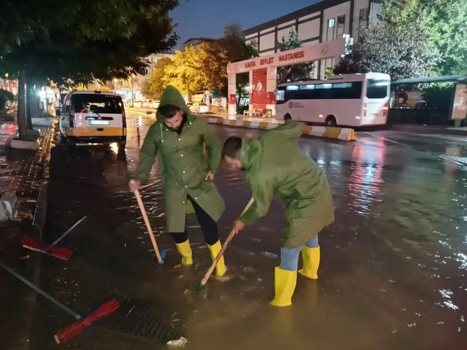 Kâhta Belediyesi Ekipleri 7/24 Yağış Seferberliği Başlattı