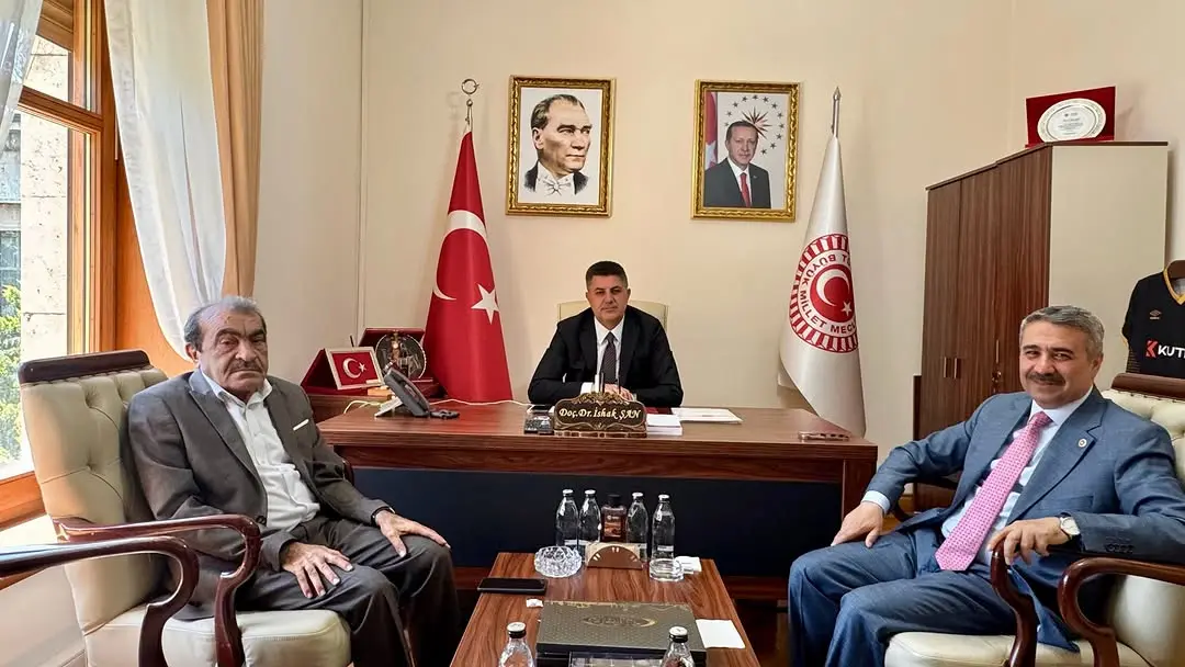 Milletvekili İshak Şan, Adıyaman Gazeteciler Cemiyeti Başkanı Zeki Dişkaya'ya Teşekkür Etti