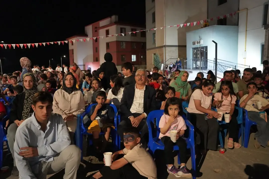 Kahta Belediyesi'nin Düzenlediği Unutulmaz Sinema Gecesi