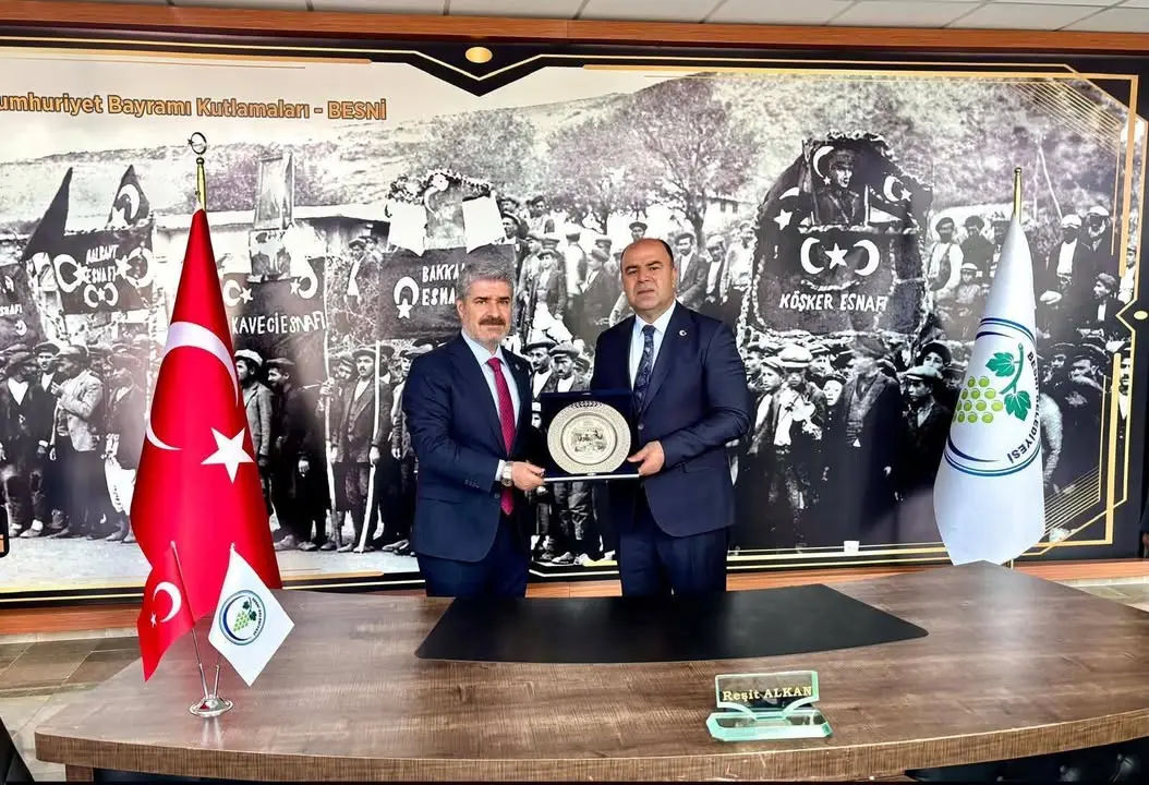 Besni Belediyesi'nden Karaköprü Belediye Başkanı Nihat Çiftçi'ye Ziyaret
