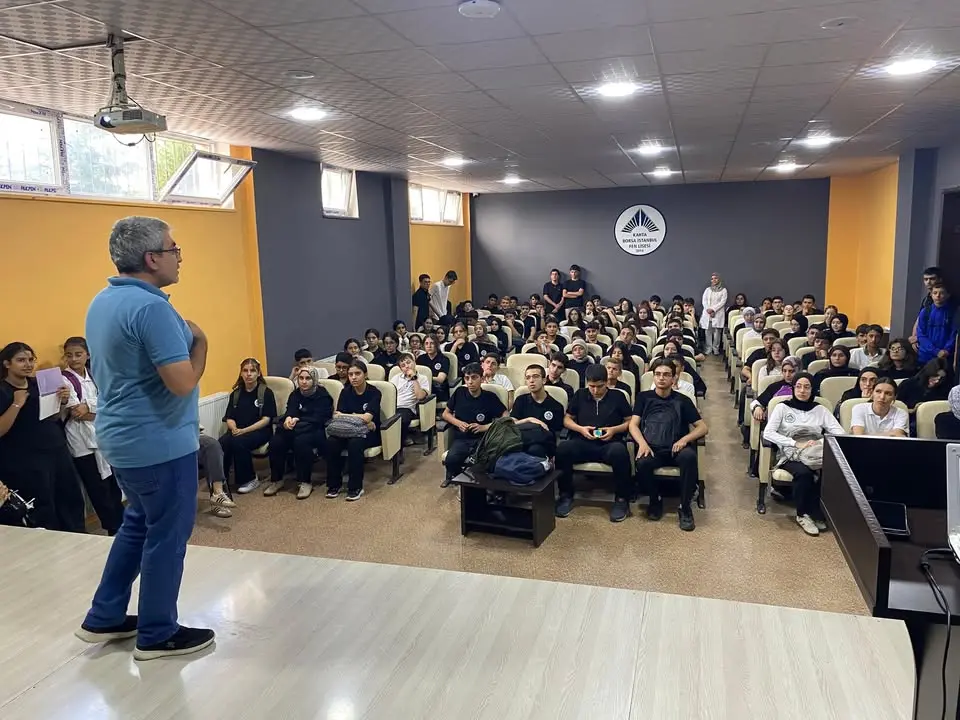 Kahta Müftülüğü Manevi Danışmanı Fatih Bektaş Okul Konferansı Düzenledi