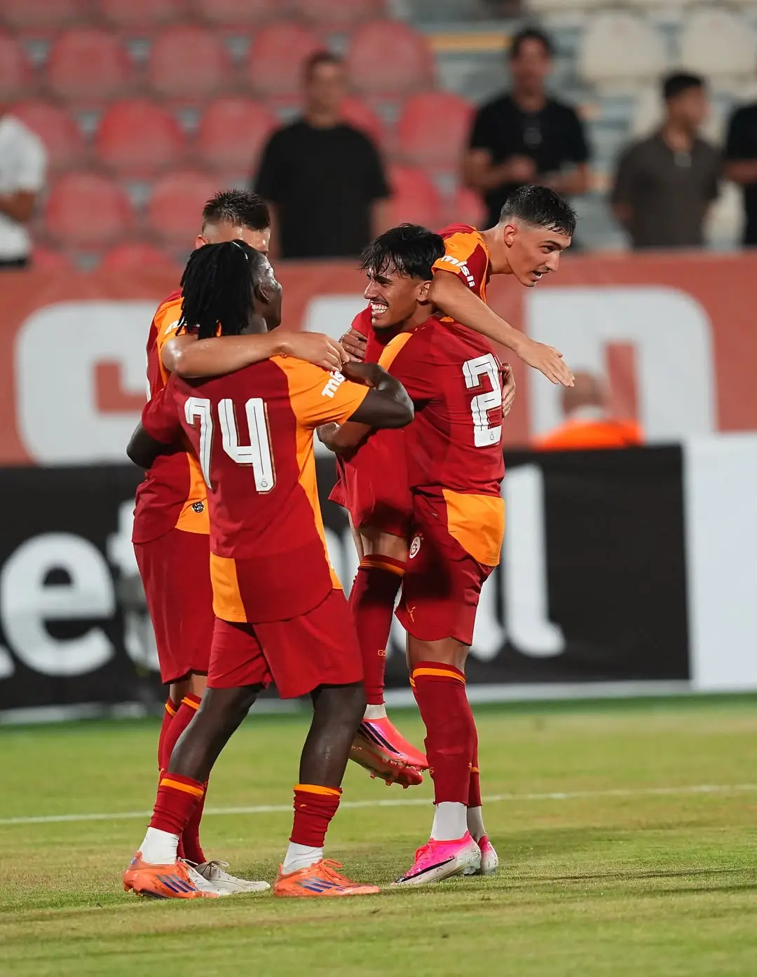 Galatasaray Ailesine Günaydın Mesajı