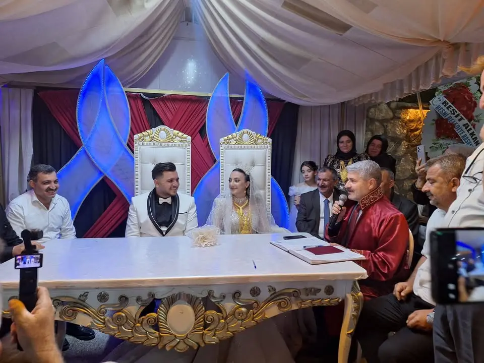 Besni Belediyesi'nin Eylül ve Hüseyin Çiftinin Nikah Törenine Katılımı