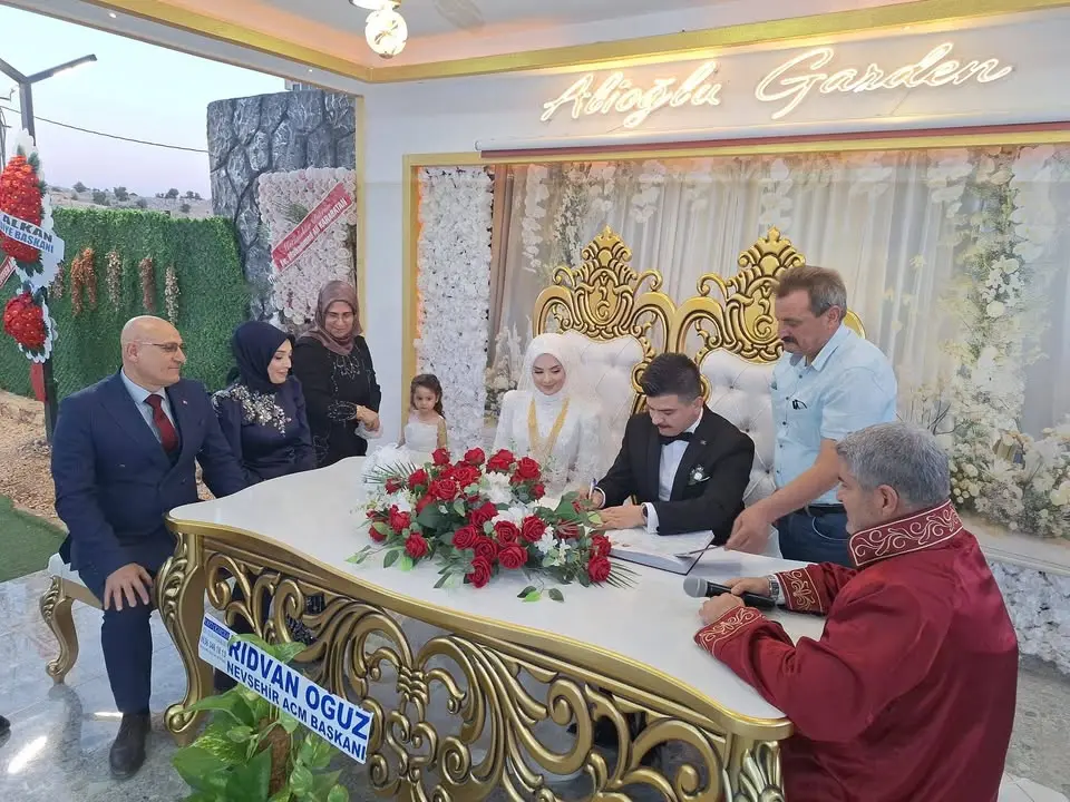 Besni Belediye Başkanı Reşit Alkan, Koral ve Kığılı Ailelerinin Düğün Törenlerine Katıldı