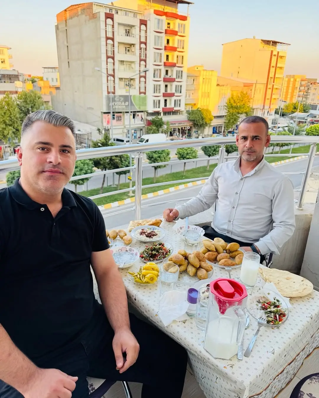 Samimi Muhabbet ve Güler Yüz Sofrayı Güzelleştirir