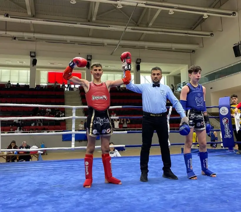Besni Mehmet Akif Ersoy Ortaokulu Öğrencisi Mehmet Emin Köre'den Muay Thai Türkiye Şampiyonluğu