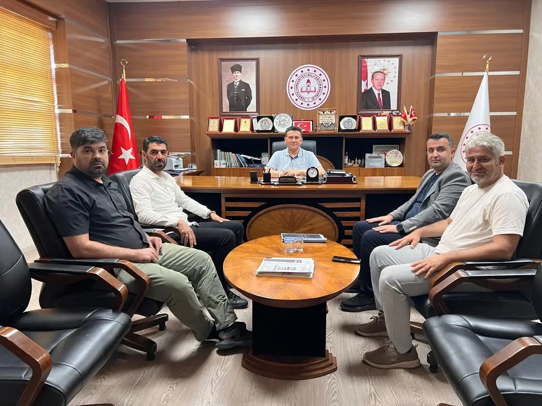 Öğretmen Proje Akademisi (ÖPA) Kurucusu Deniz Özger, Kahta İlçe Millî Eğitim Müdürü Sn. Lütfü Başli'yi Ziyaret Etti