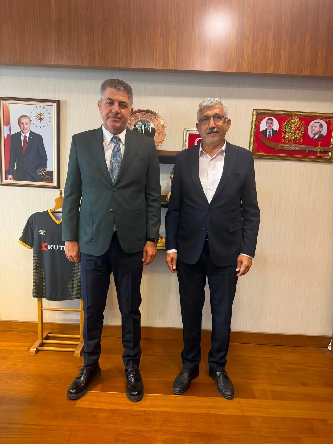 TBMM Başkanlık Divan Katip Üyesi Doç. Dr. İshak Şan'dan Kahta Belediye Başkanı Mehmet Can Hallaç'a Teşekkür