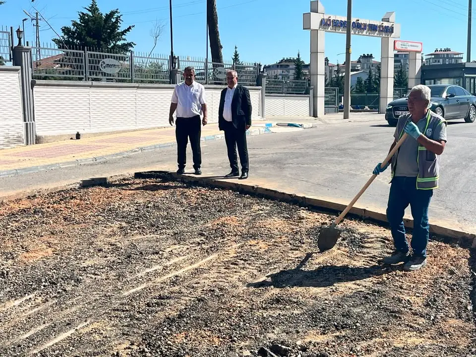 Besni Belediyesi Ekipleri Tarafından Yapılan Asfaltlama Çalışması İncelendi