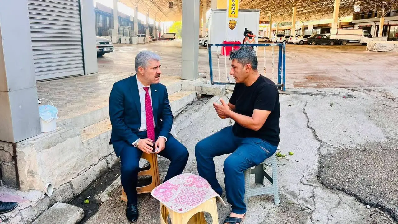 Besni Belediyesi Başkanı ve Başkan Yardımcısından Çarşı Esnafı Ziyareti