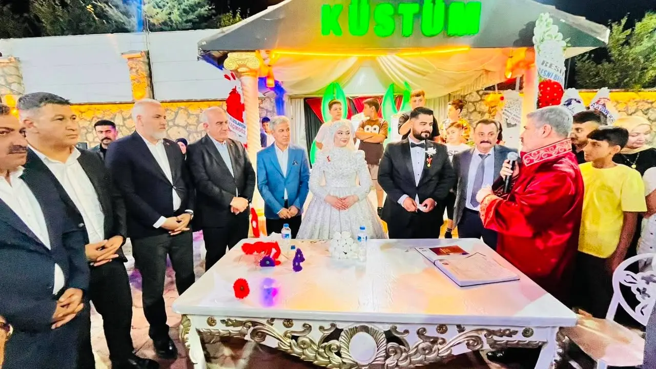 Besni Belediye Başkanı Reşit Alkan, Dalkılınç ve Güneş Ailelerinin Düğün Törenlerine Katıldı