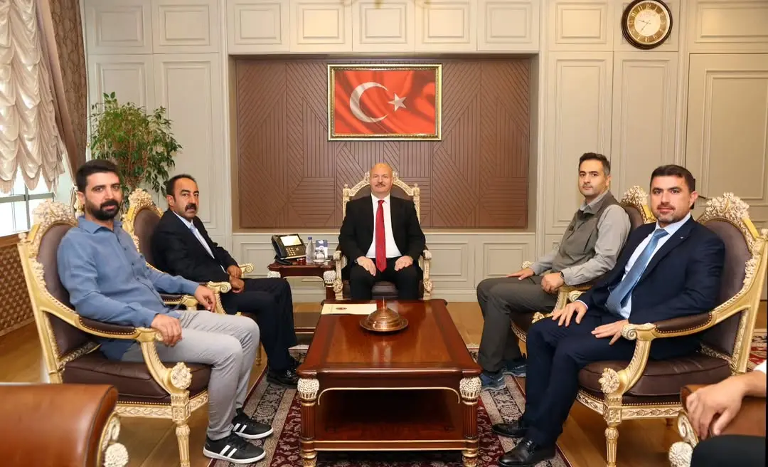 Adıyaman Valiliği, Vali Abdullah Küçük'ün Adıyaman Veteriner Hekimler Odası Başkanı ve Yönetimini Kabul Ettiği Paylaşımı Yaptı