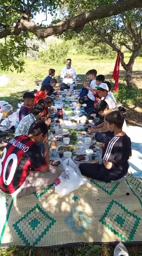 H.Osman Cami imam hatibi Celal Akbulut hocamızın öğrencileriyle piknik programı..Rabbim razı olsun