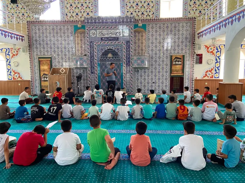 Ülgen Camii'nde Din Hizmetleri Uzmanı Nevzat Alpaydın Tarafından Öğrencilere Seminer Verildi