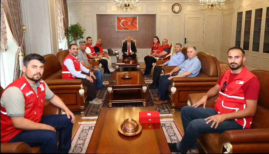 Vali Abdullah Küçük, Türk Kızılay Derneği Adıyaman Şube Başkanı Mehmet Taşkın ve Yönetimini Kabul Etti