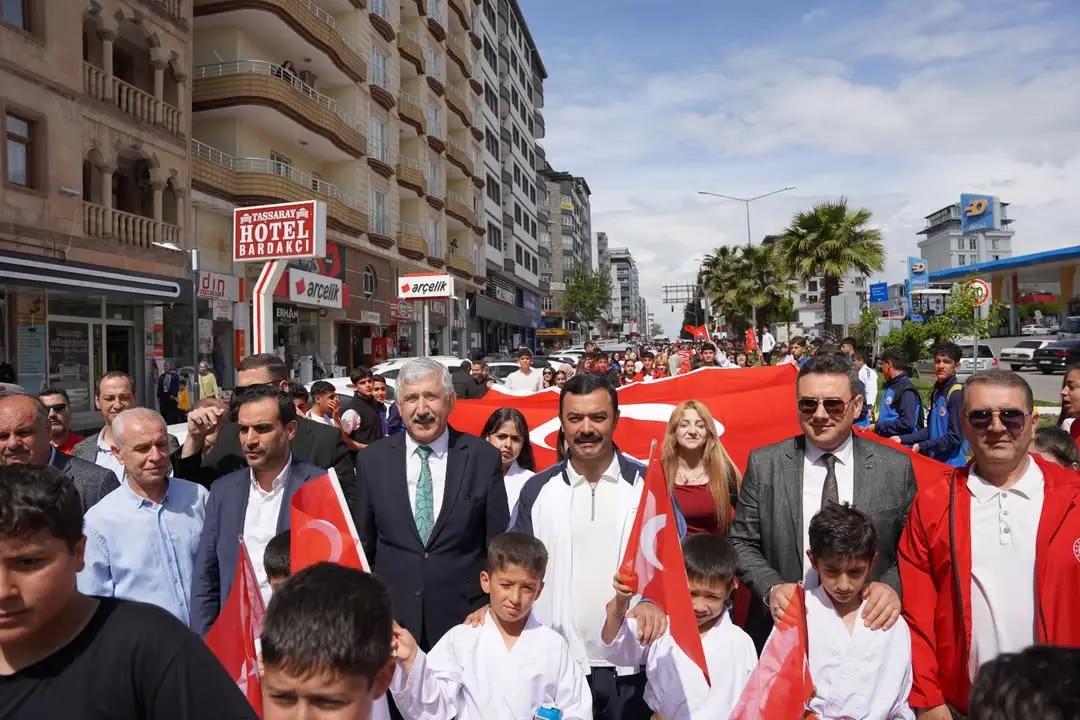 Kahta Belediyesi'nin Gençlik Haftası Yürüyüşü