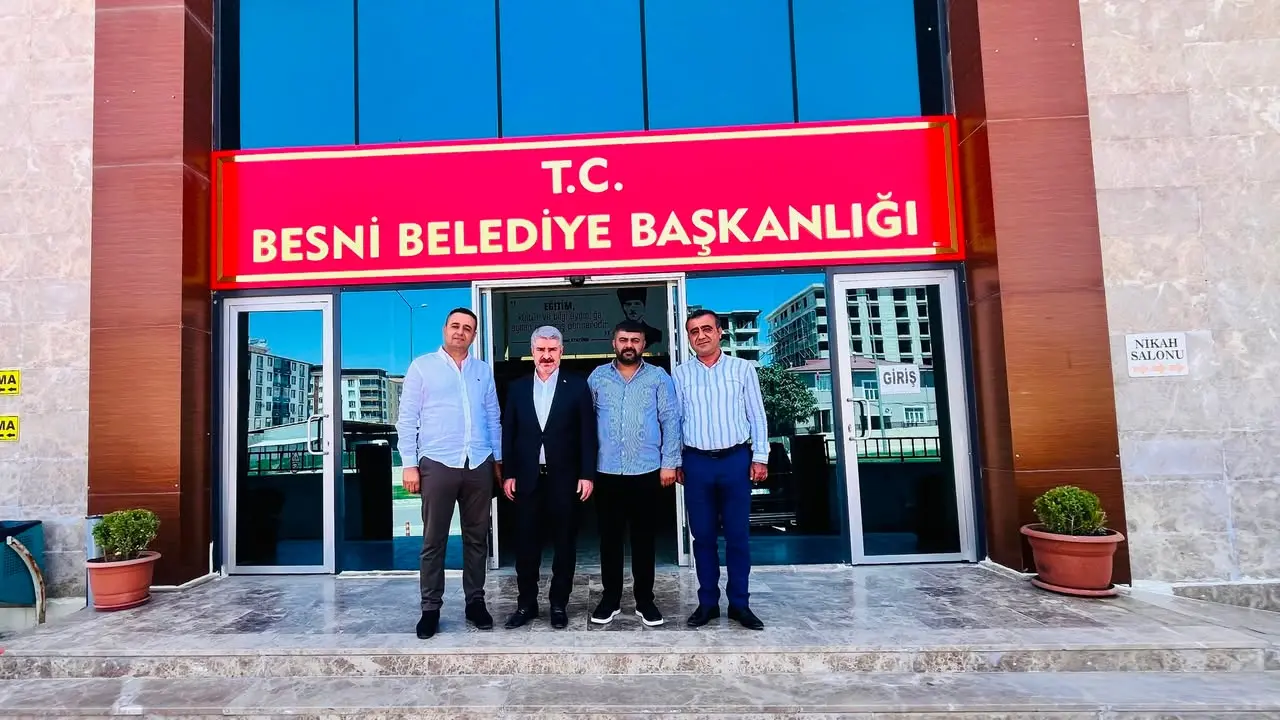 Yıldız Sound Ses Sistemleri İşletme Sahipleri Besni Belediye Başkanı Reşit Alkan'ı Ziyaret Etti