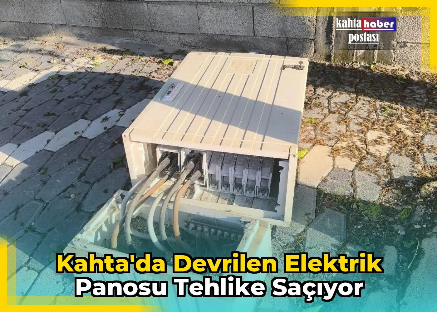 Kahta'da Devrilen Elektrik Panosu Tehlike Saçıyor