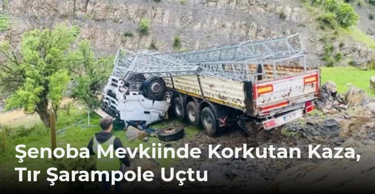Uludere'de TIR Şarampole Uçtu