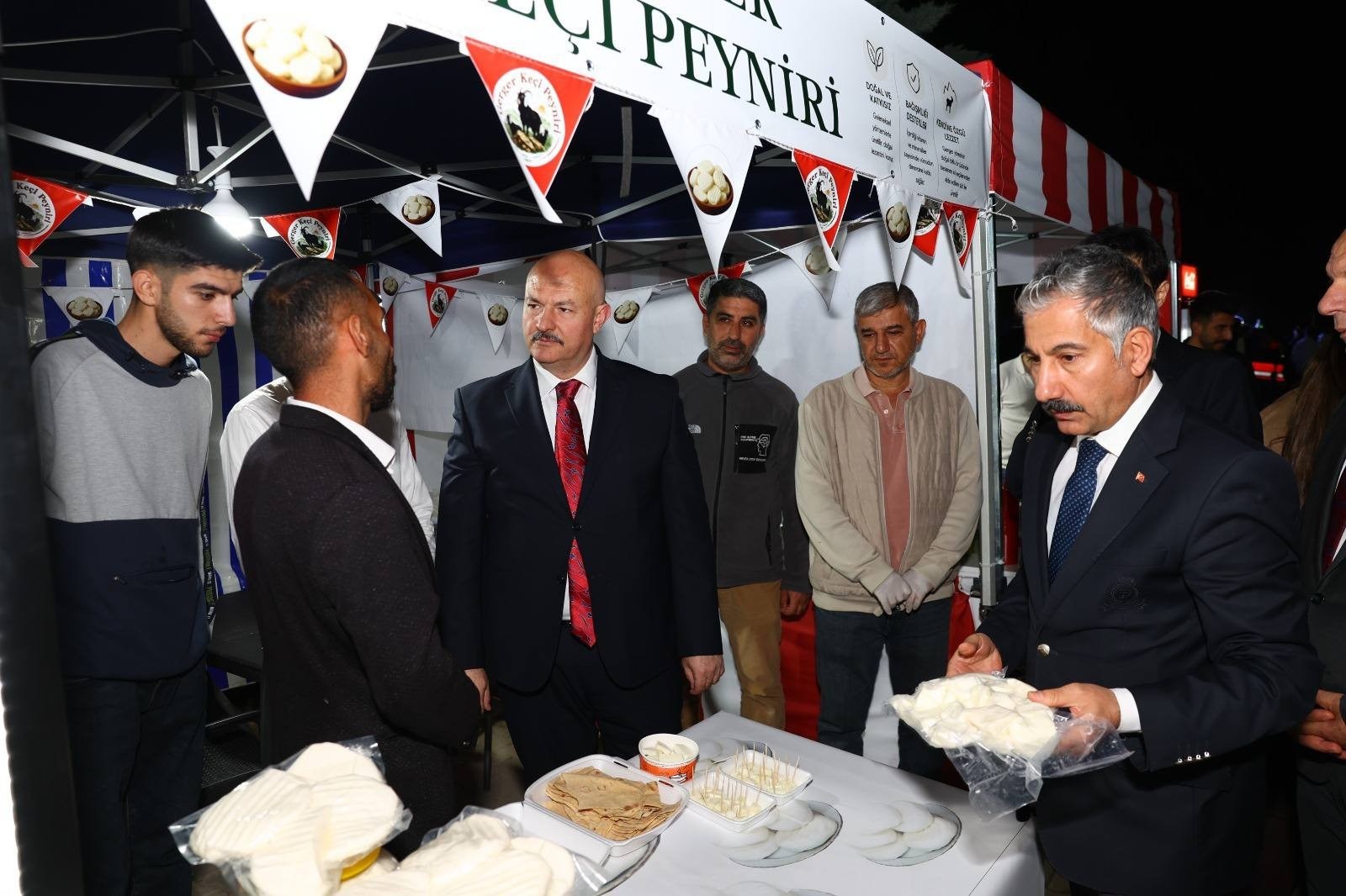 Vali Küçük Gerger Keçi Peyniri Standını Ziyaret Etti