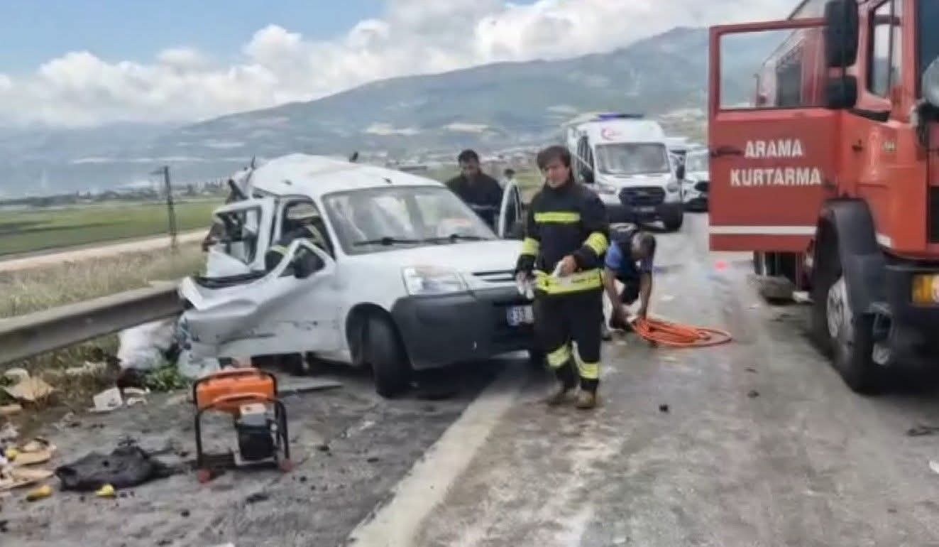 TAG Otoyolu'nda Feci Kaza: 2 Ölü, 2 Yaralı