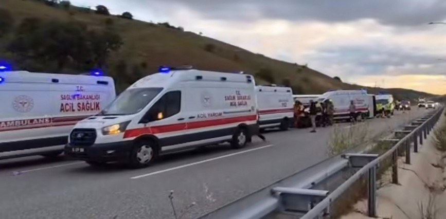 Susurluk'ta Otobüs Devrildi: 38 Yaralı