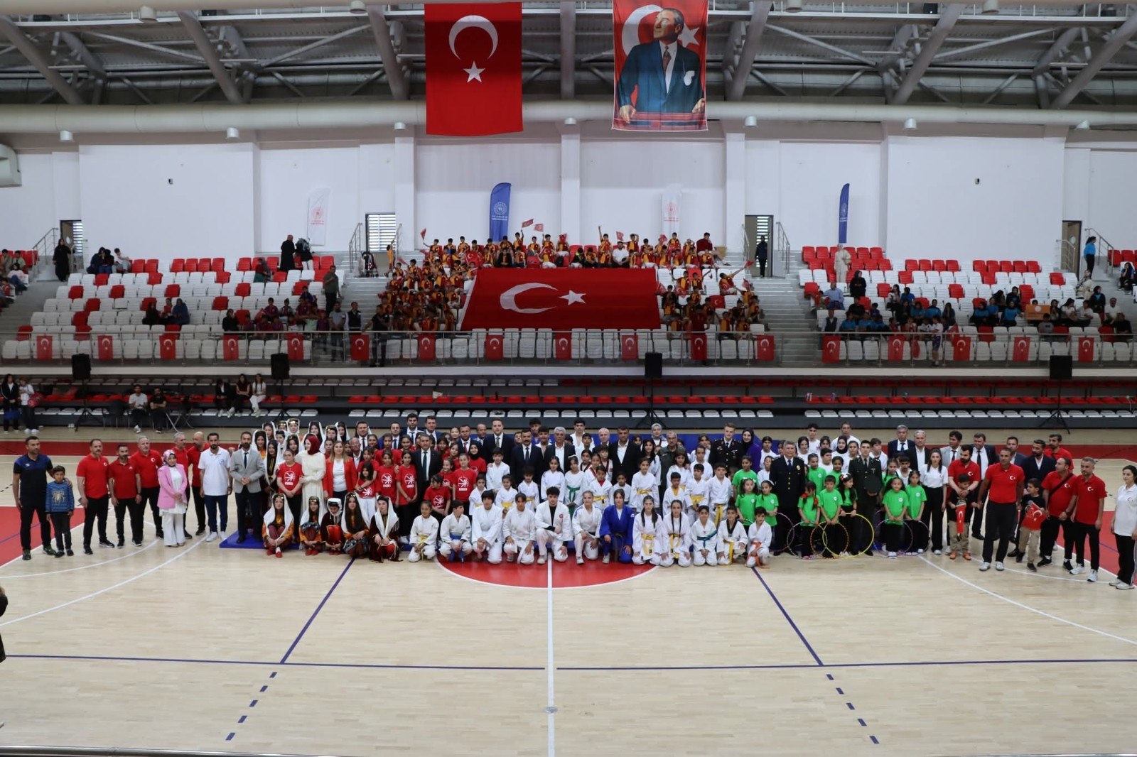 Kahta'da 19 Mayıs Coşkusu Spor Gösterileriyle Yaşandı