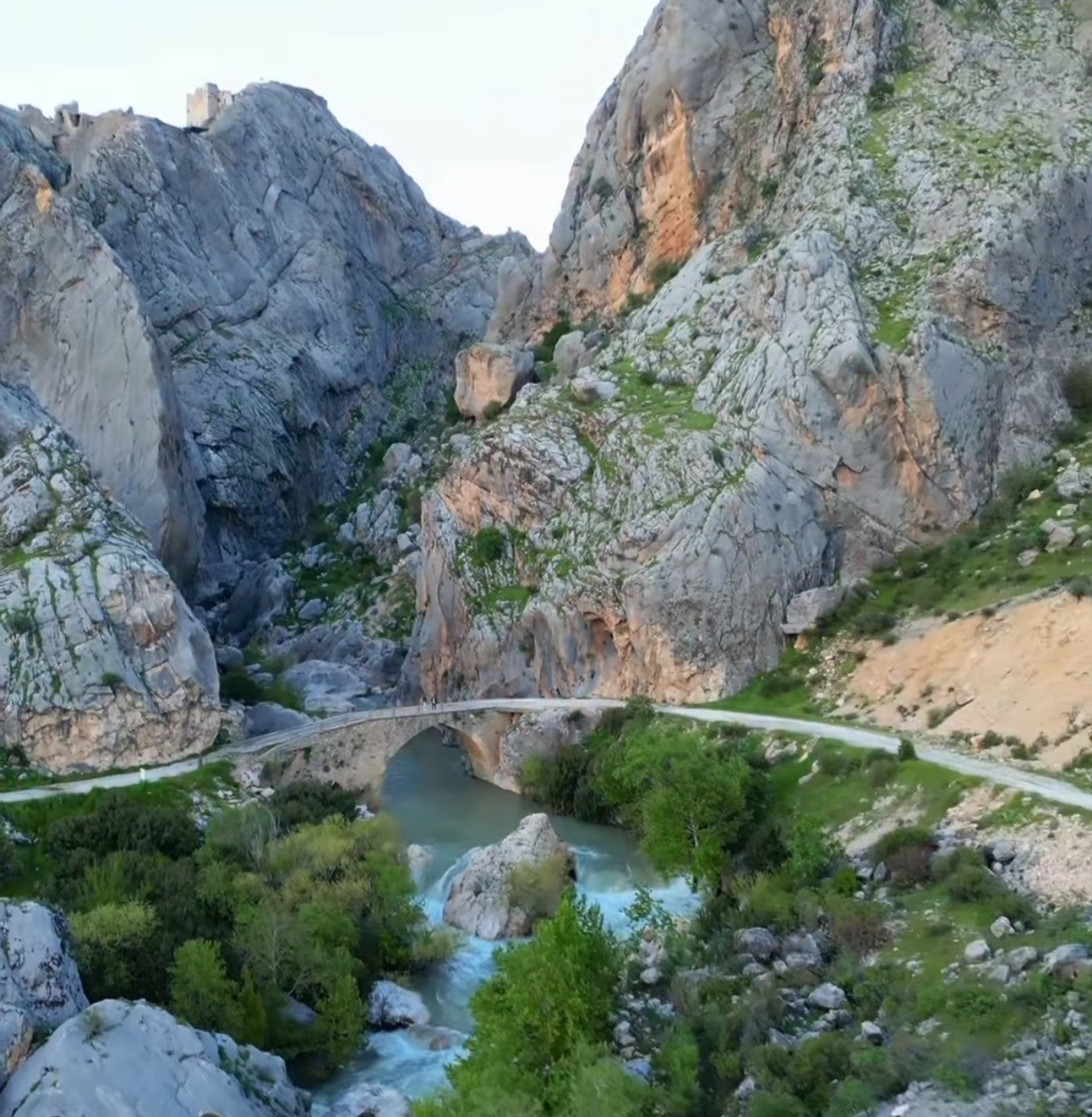 Adıyaman Şeytan Köprüsü Efsaneleriyle Anılıyor