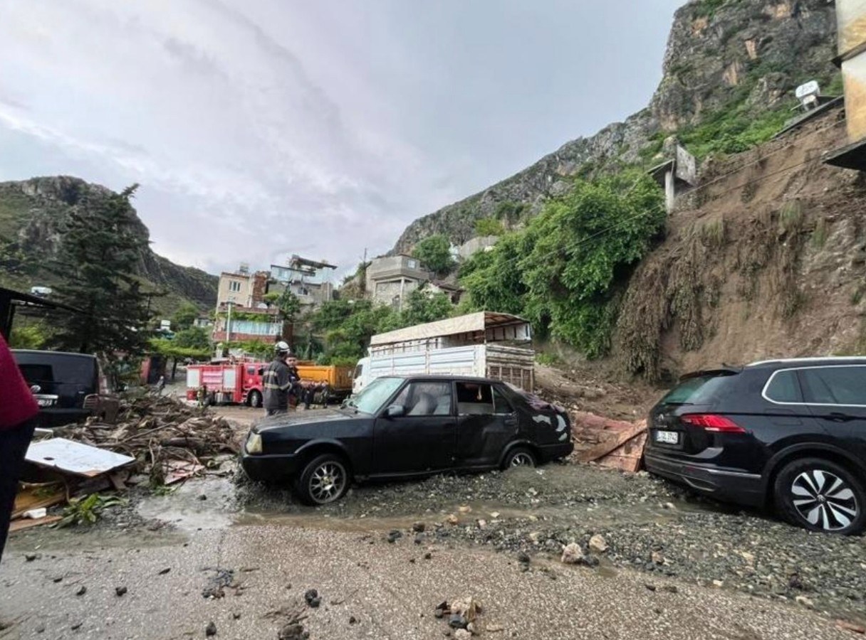 Hatay'da Heyelan: Ev Çöktü, 1 Kişi Hayatını Kaybetti