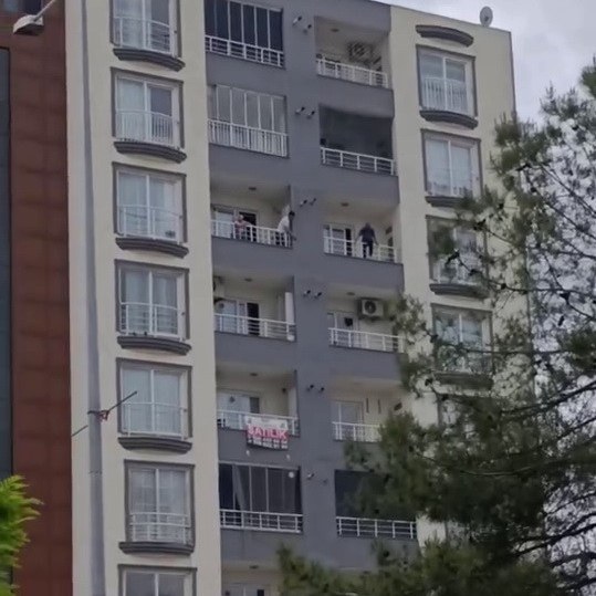 Adıyaman'da Balkonda Tehlikeli Durum