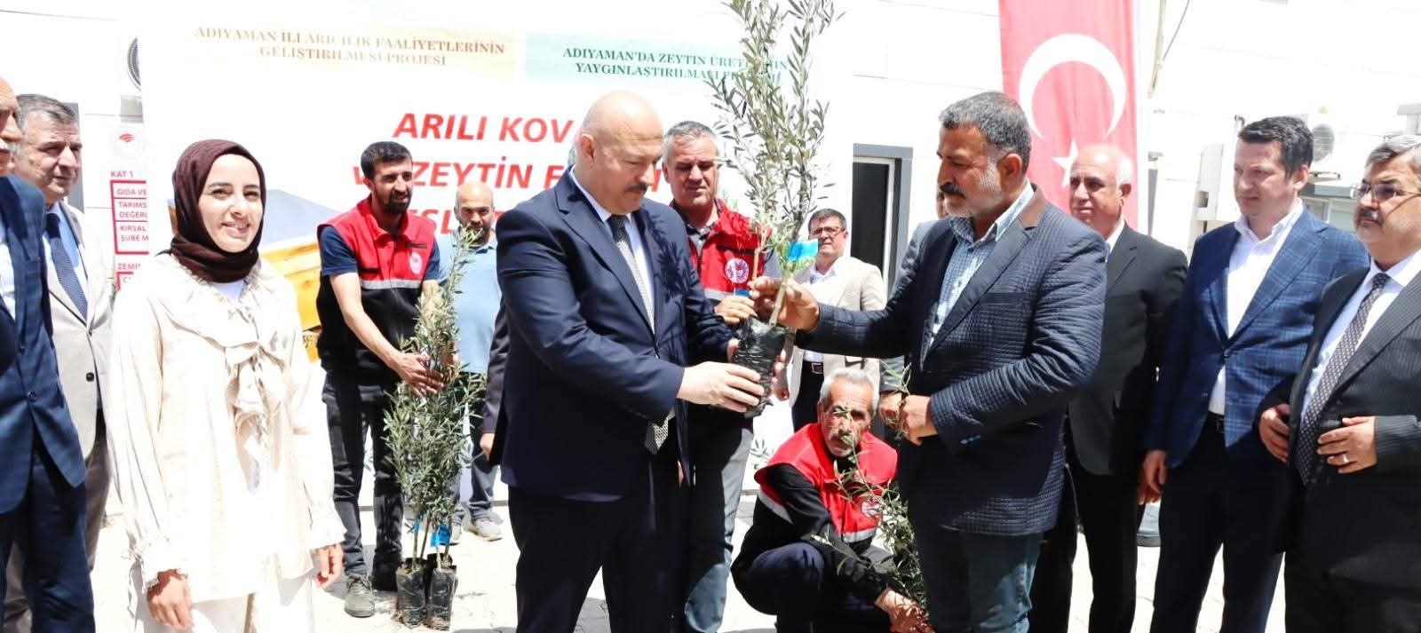 Adıyaman'da Çiftçilere Arılı Kovan ve Zeytin Fidanı Desteği