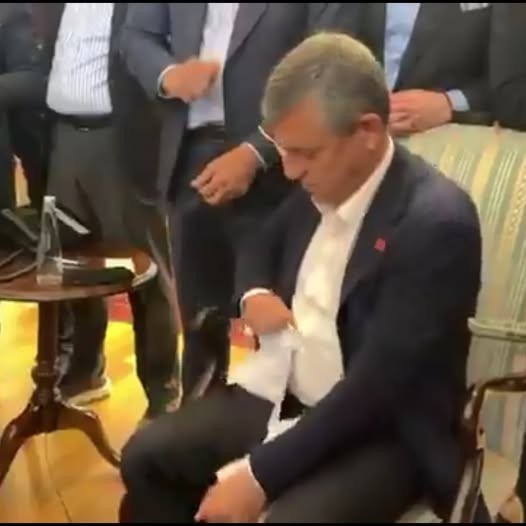 Özgür Özel'in  CHP Genel Merkezi Tahliye Tebligatına Tepkisi