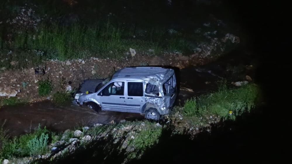 Malatya Adıyaman Yolunda Araç Dereye Uçtu