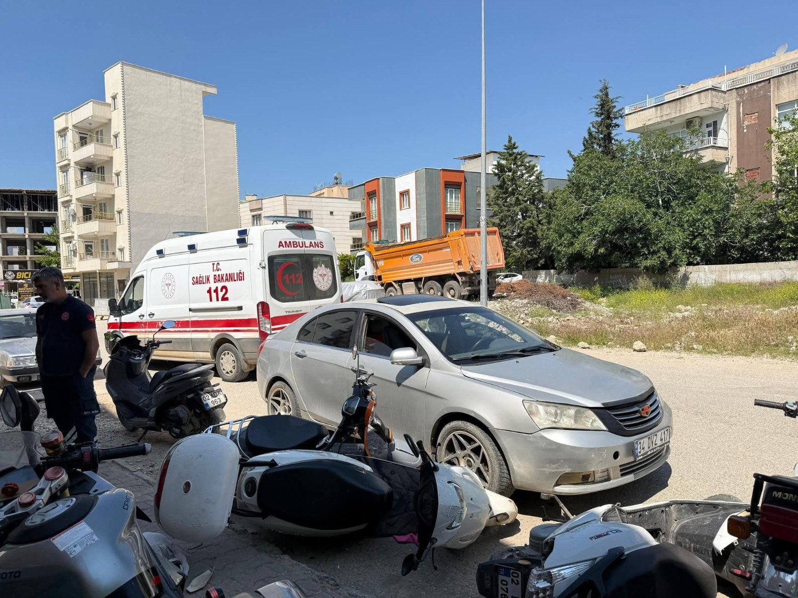 Adıyaman'da Araç Kontrolden Çıktı, 3 Motosiklete Çarptı