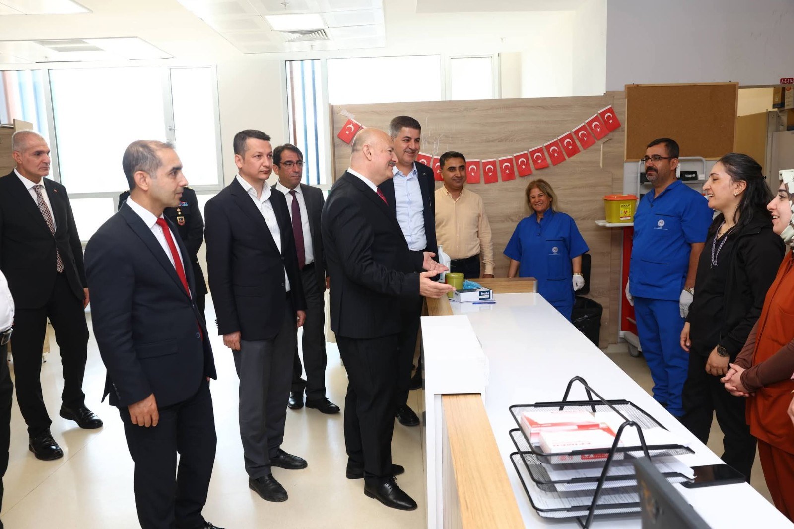 Vali ve Protokol Hastaneyi Ziyaret Etti