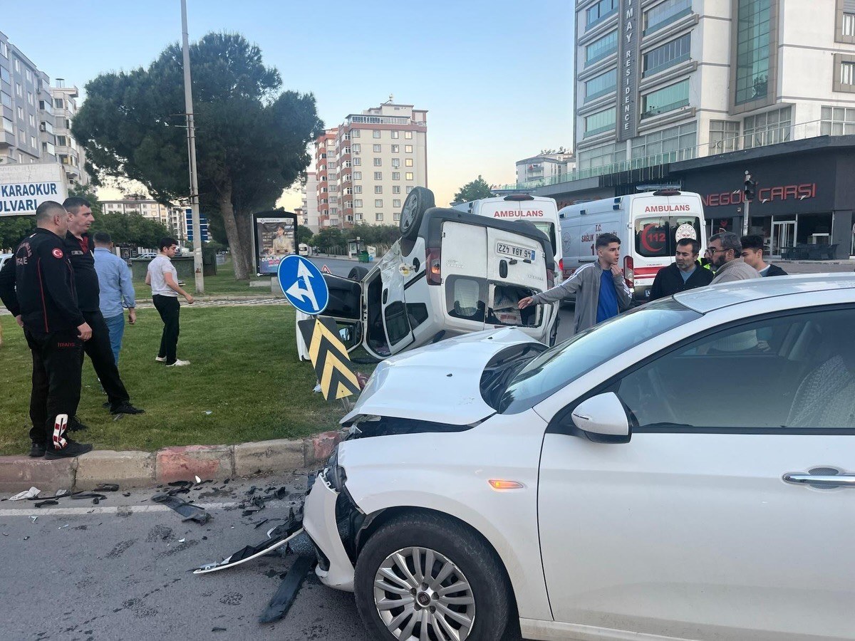 Kahramanmaraş'ta Trafik Kazası: 3 Yaralı