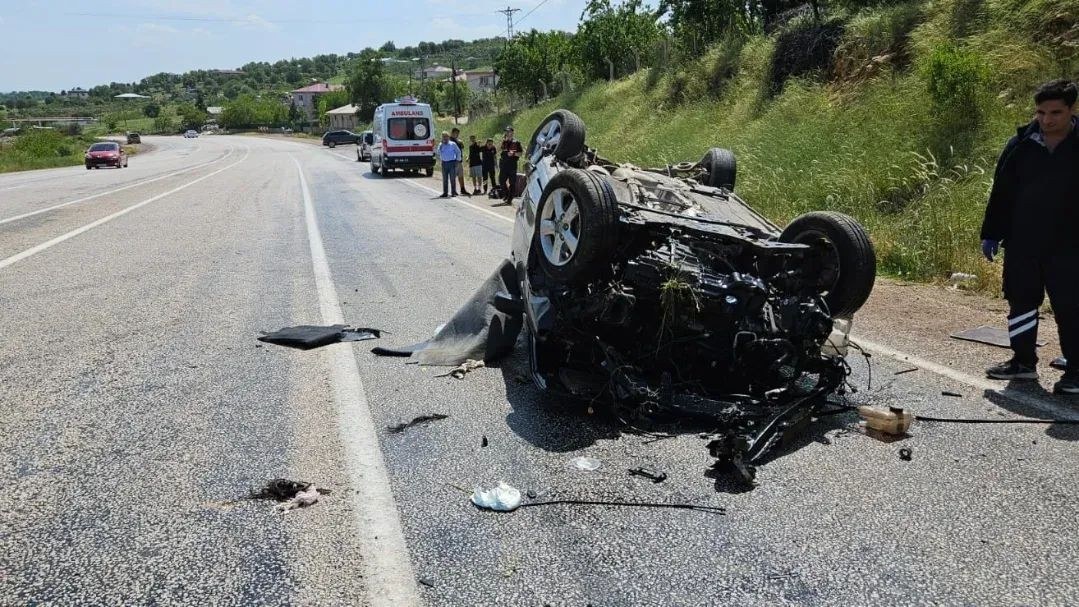 Gölbaşı Yolunda Trafik Kazası: İki Yaralı