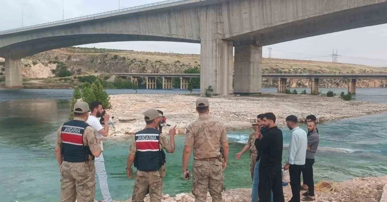 Adıyaman'da Piknik Yapan 8 Kişi Suda Mahsur Kaldı