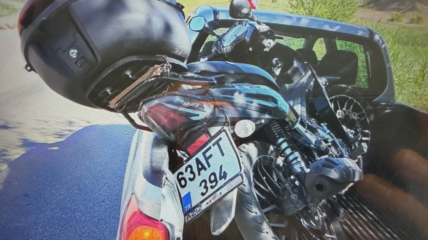 Baraj Yolunda Motosiklet Kazası: 2 Yaralı