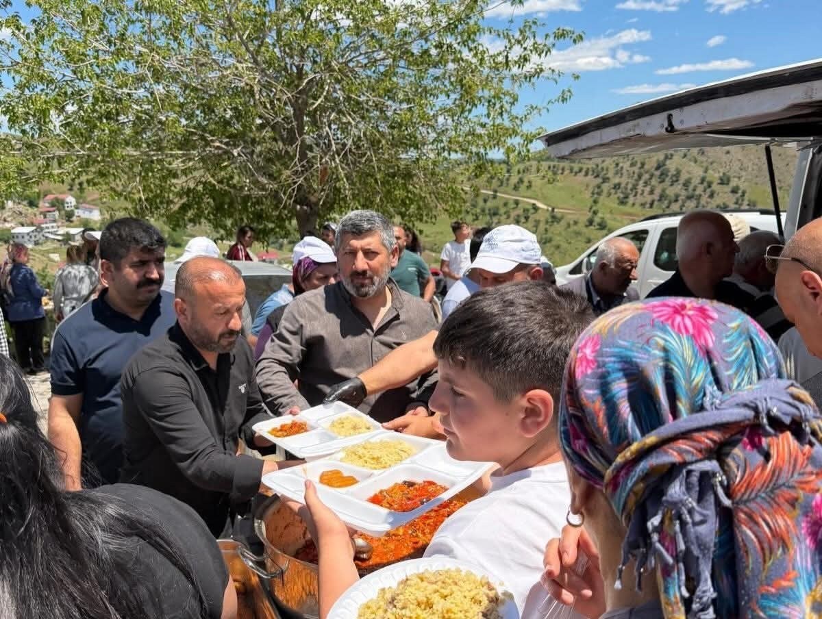 Ape Aziz Anmasında 1200 Kişilik Yemek İkramı