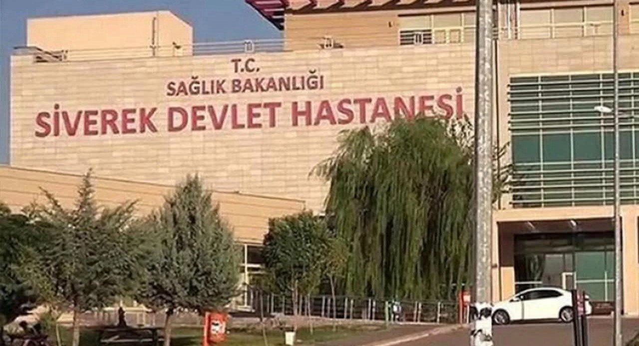 Siverek'te Tır Şarampole Devrildi: 1 Yaralı