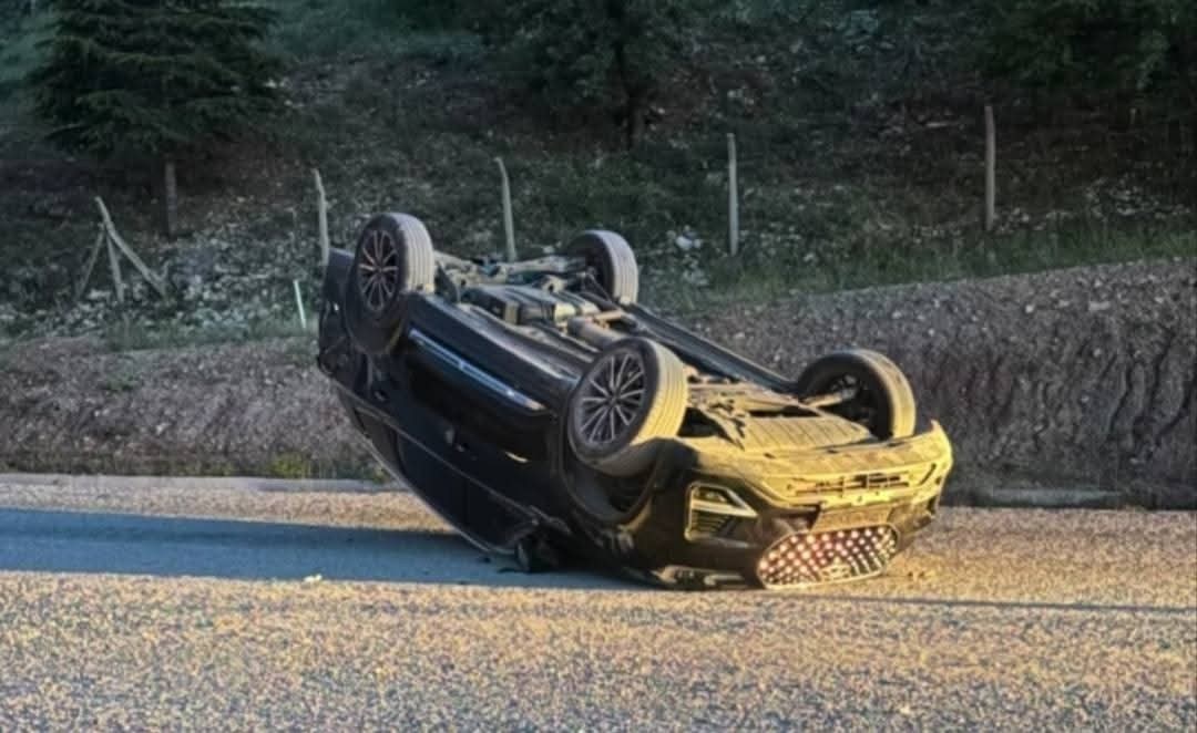 Besni'de Heyelan Bölgesinde Otomobil Takla Attı