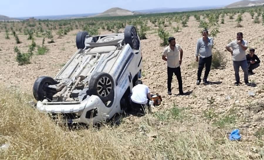 Birecik'te Mobil Sağlık Aracı Şarampole Devrildi