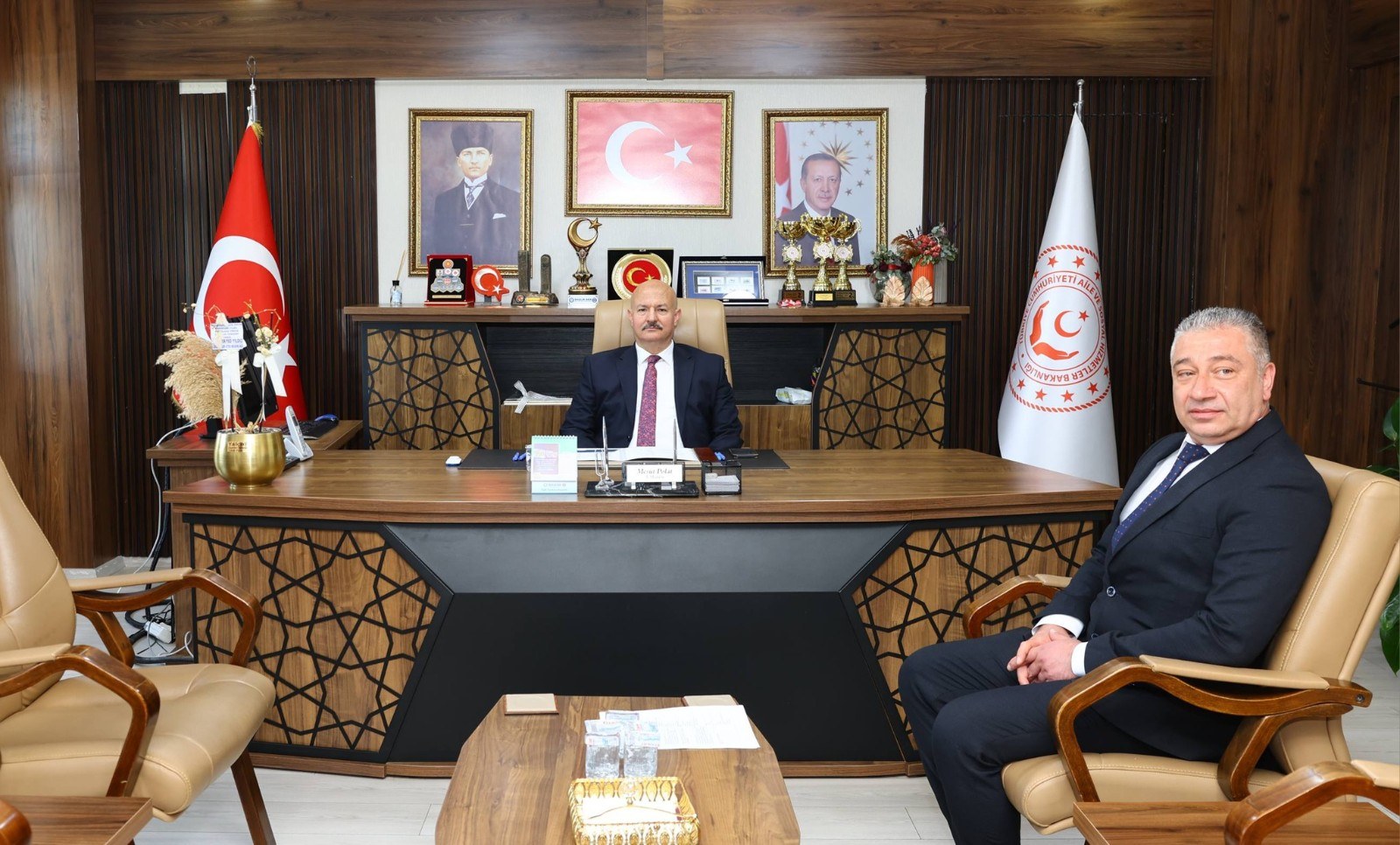 Vali Küçük Aile ve Sosyal Hizmetler Müdürlüğünü Ziyaret Etti