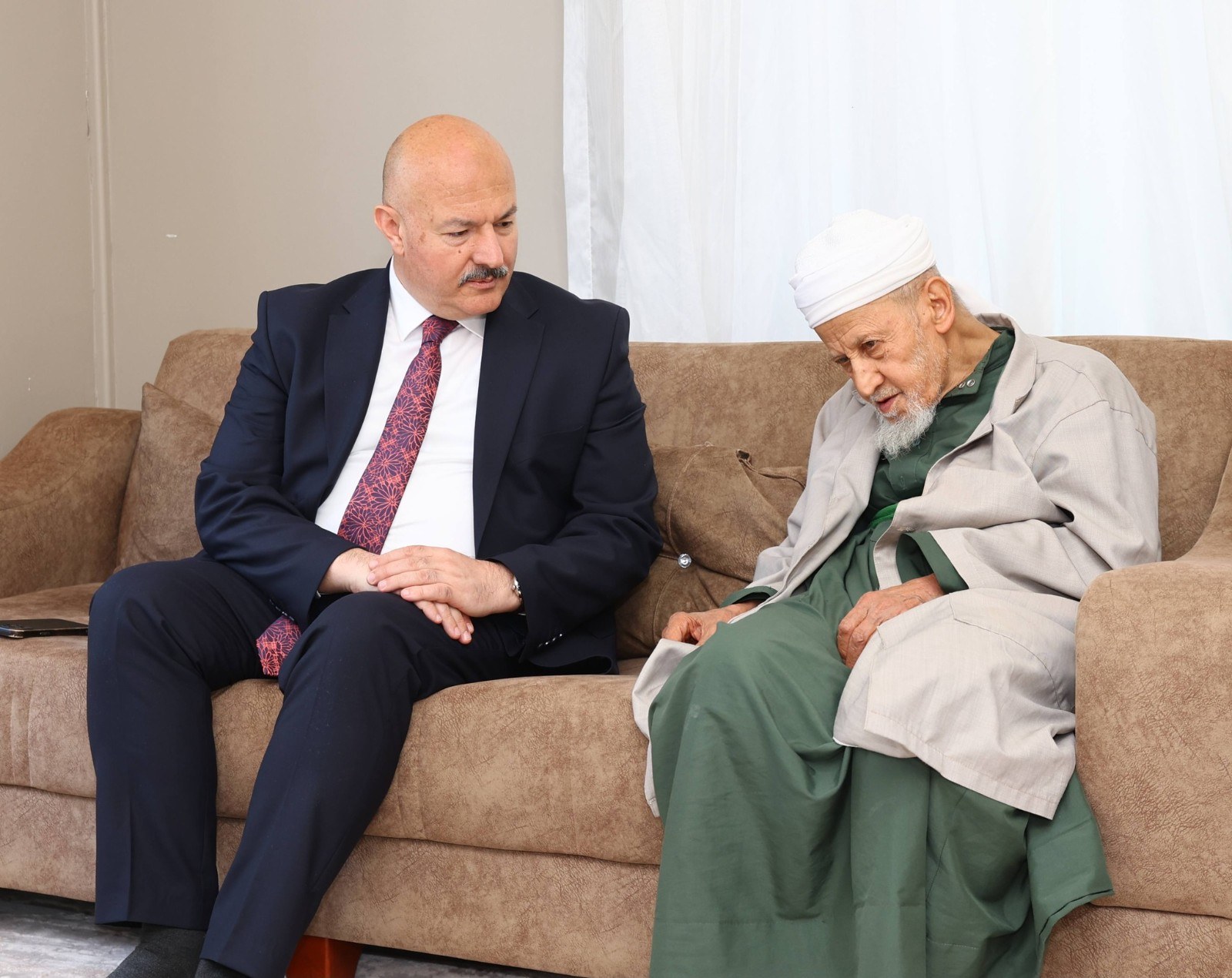 Vali Küçük'ten Kanaat Önderine Taziye Ziyareti