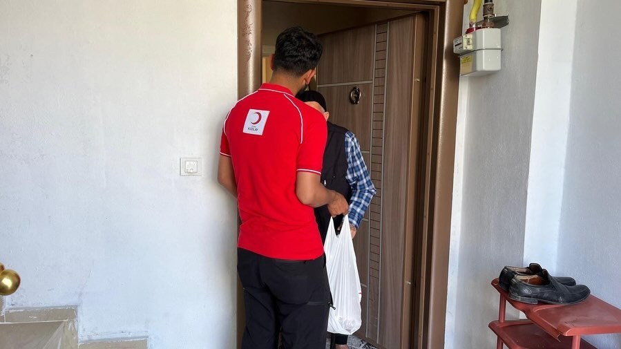 Kahta Kızılay'dan İhtiyaç Sahiplerine Sıcak Yemek Desteği