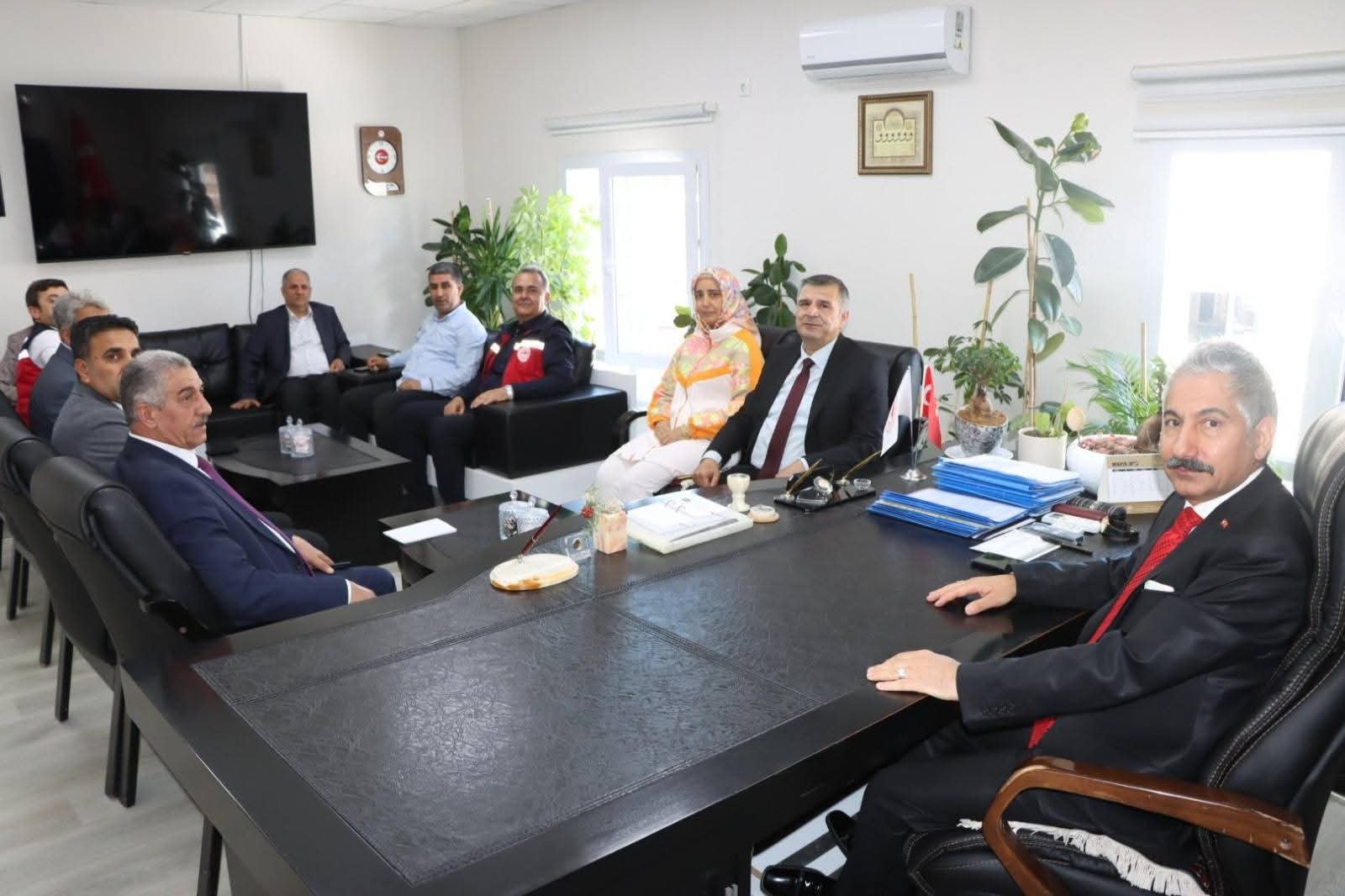 Adıyaman İl Müdürü Çalışma Arkadaşlarıyla Bayramlaştı