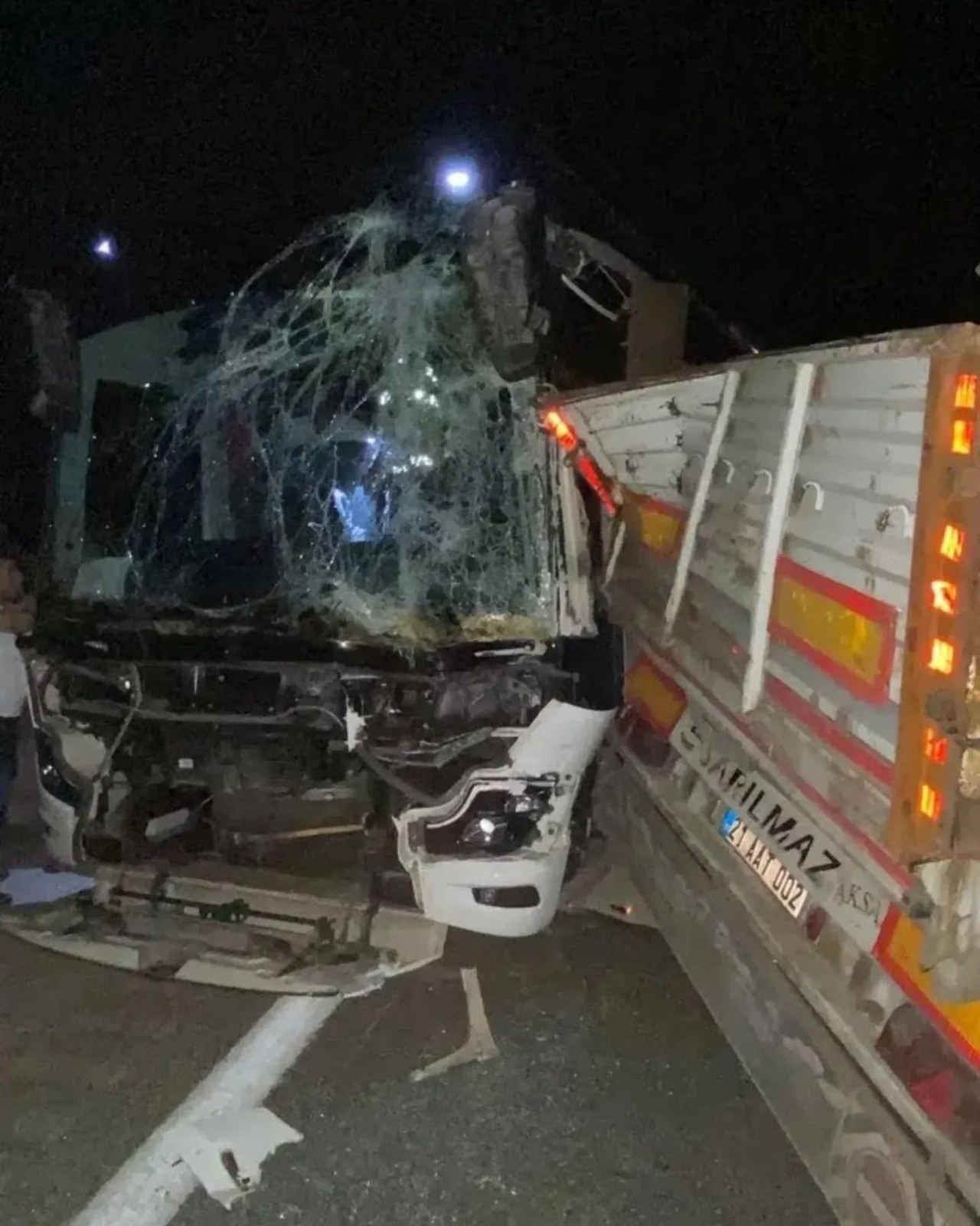 Gaziantep'te Otobüs TIR'a Çarptı: 1 Yaralı
