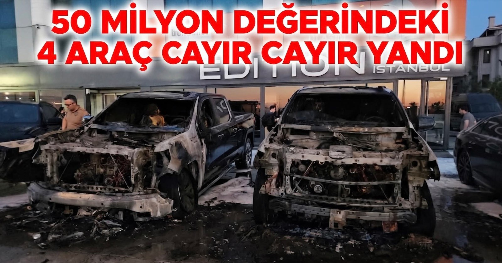 Bakırköy'de Galeride Park Halindeki  Araçlar Yandı